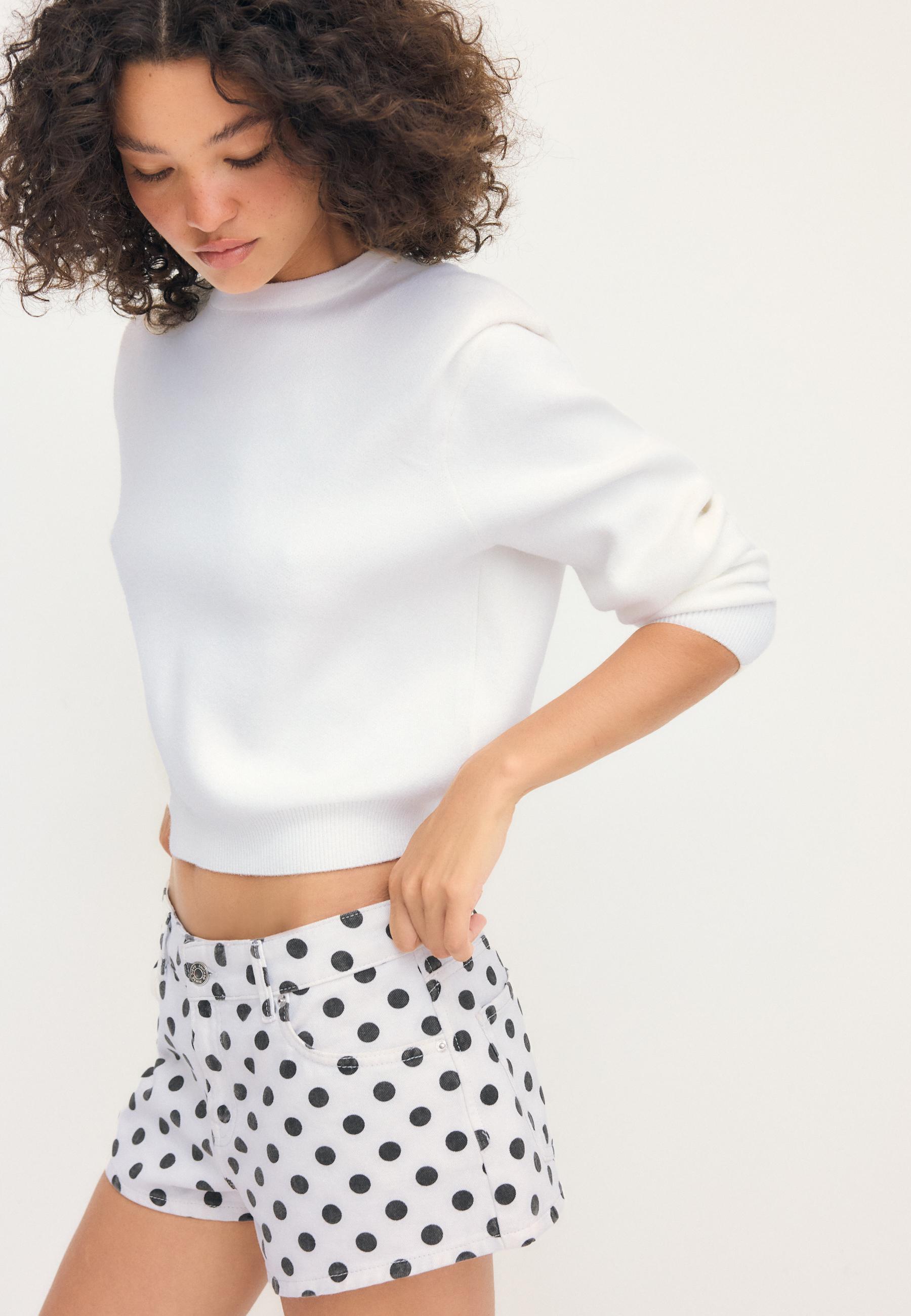 Knitted jumper with padded shoulders — Ecru