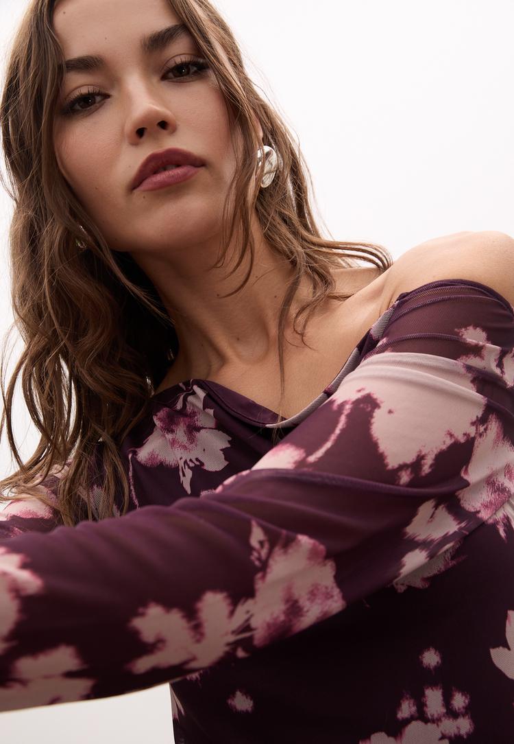 asymmetrisches-tull-shirt-mit-print