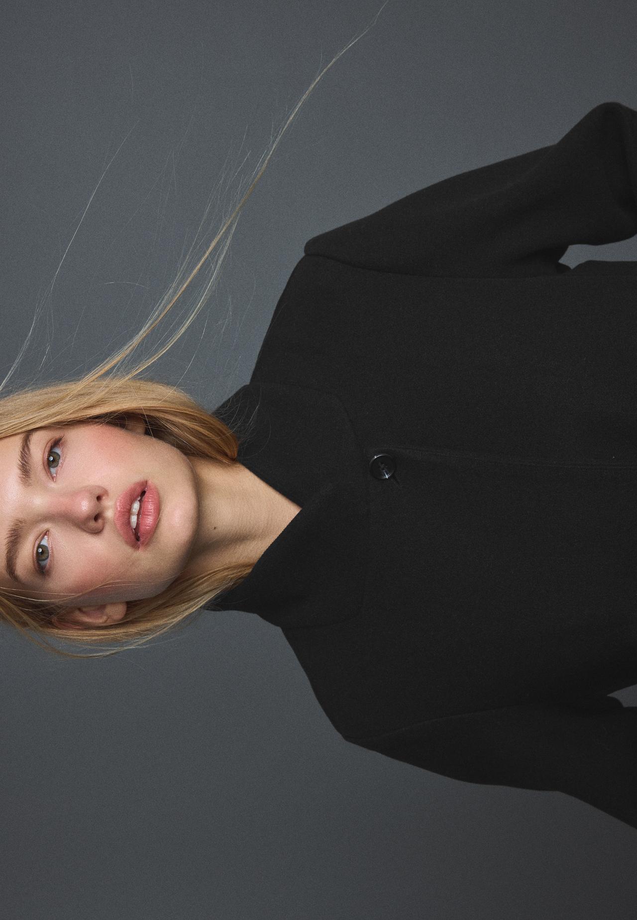 Soft-touch basic coat — Black