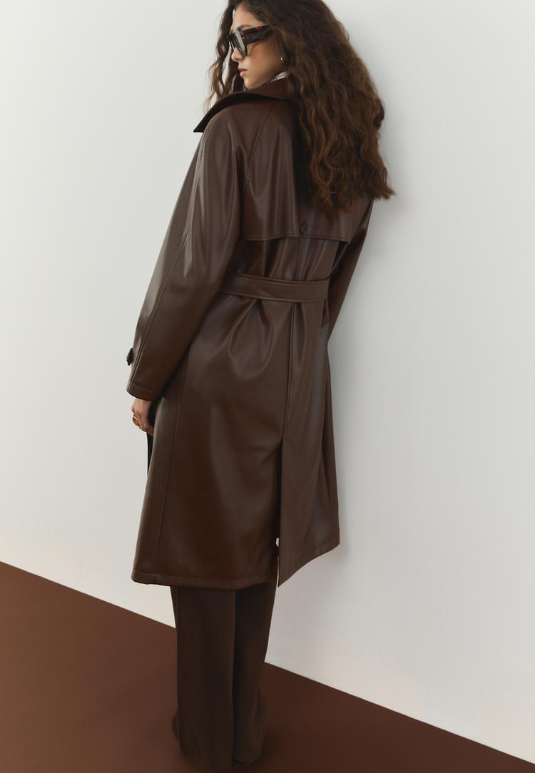 trench largo efecto piel