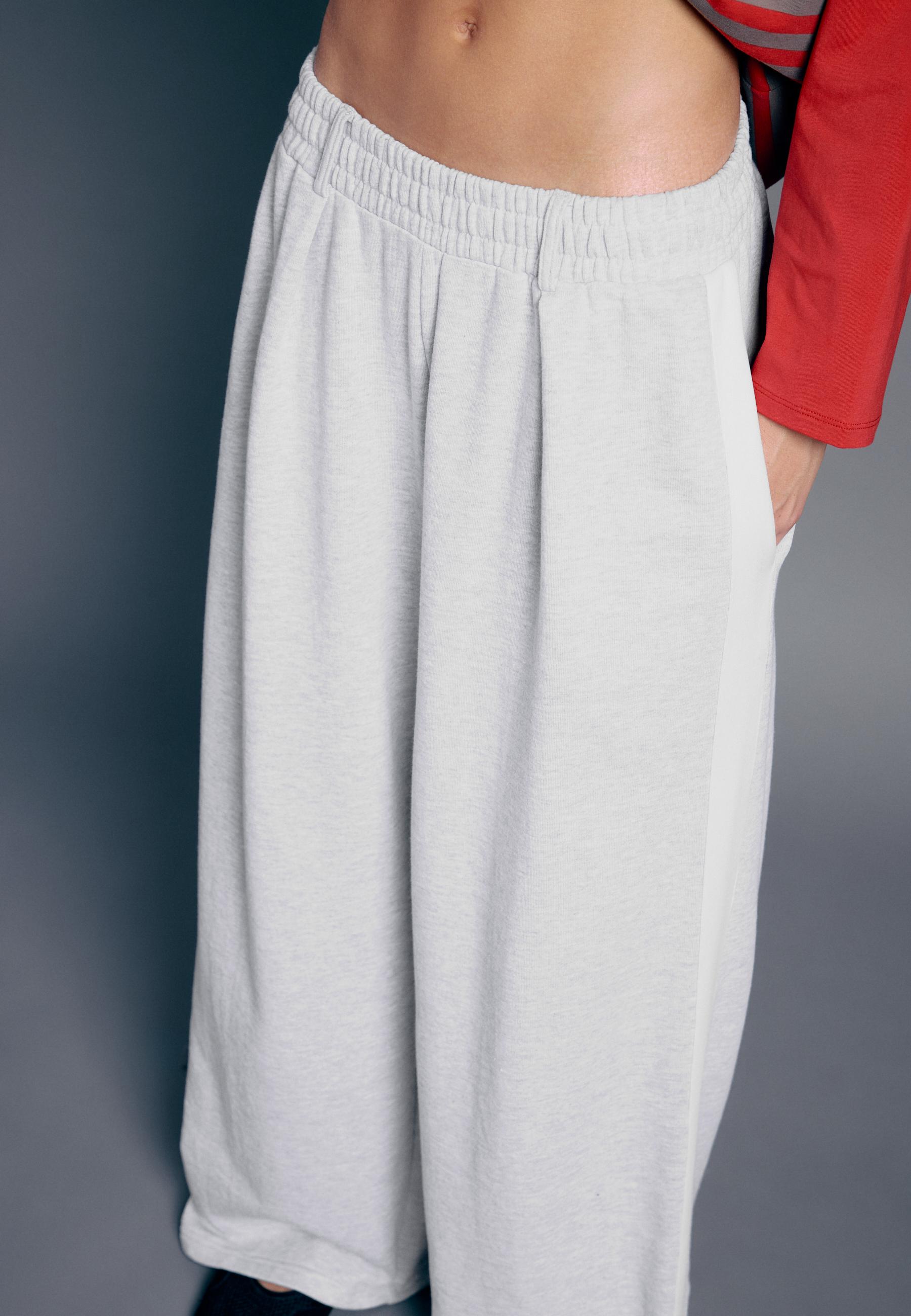Stradivarius Yan şeritli geniş paça jogger pantolon