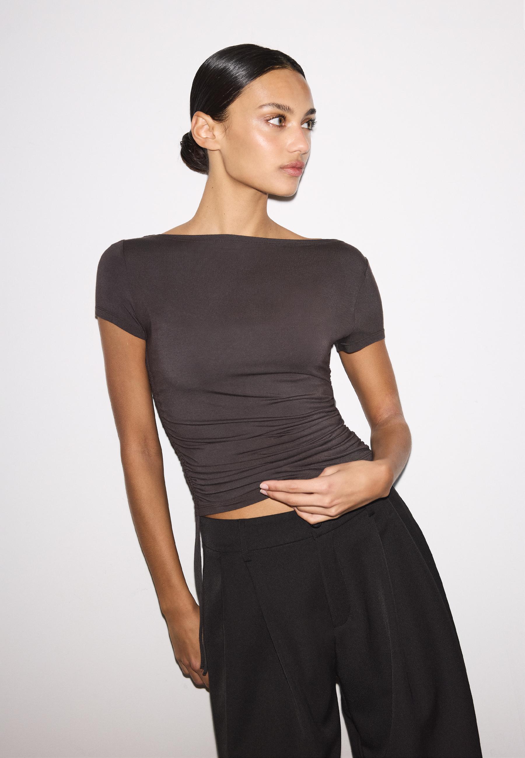 Short sleeve T-shirt with side ruching — Brown