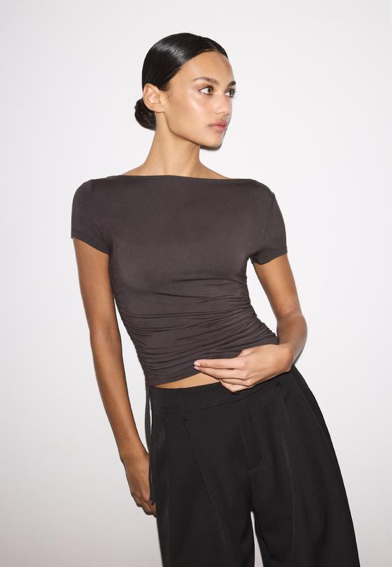 camiseta manga corta frunce lateral