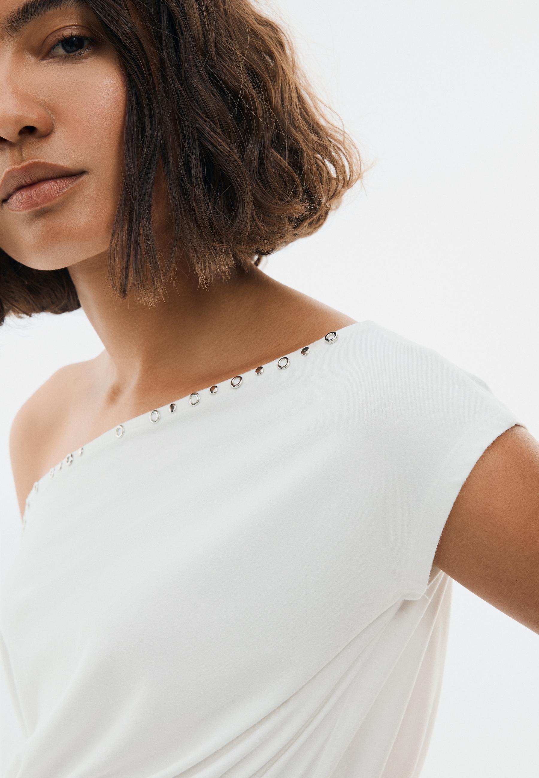 Asymmetric stud T-shirt — Ecru