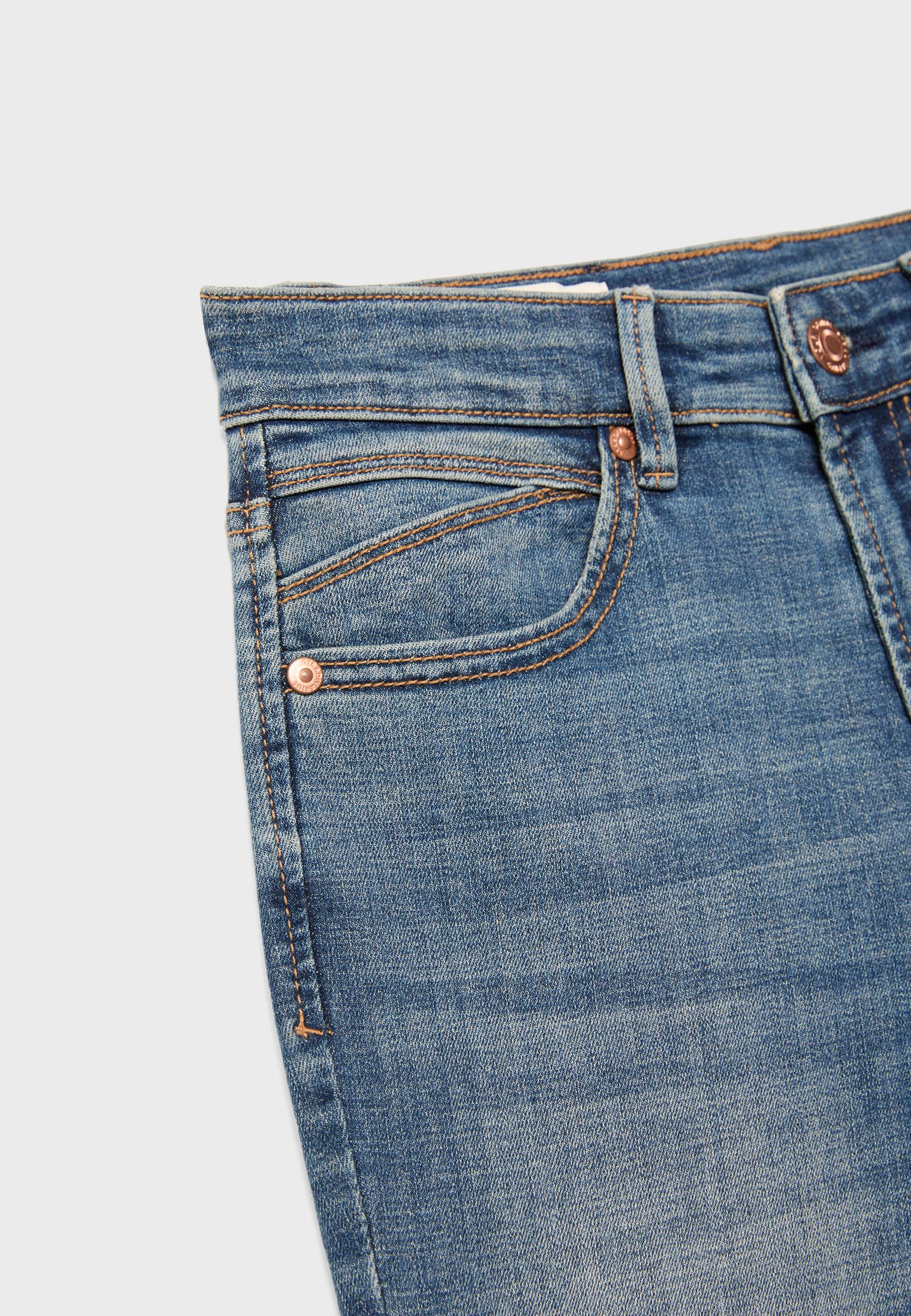 D74 Stretch flared slit jeans — LIGHT BLEACH