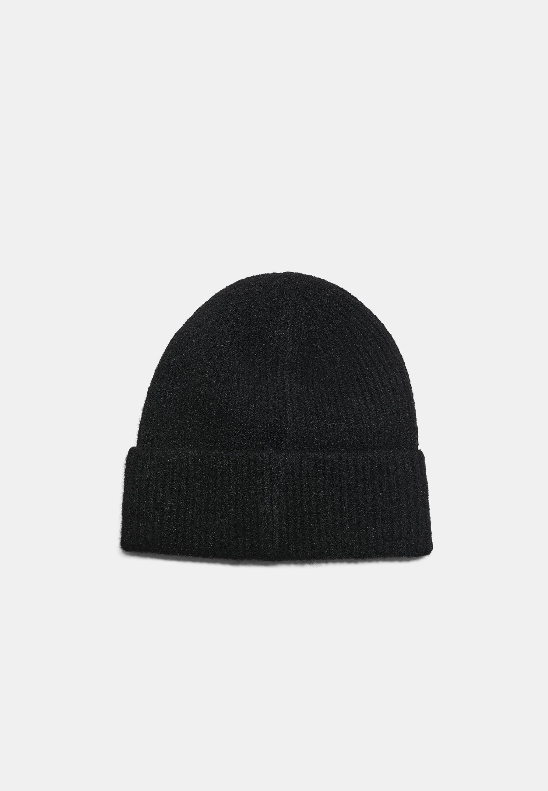 Basic knit hat — Black