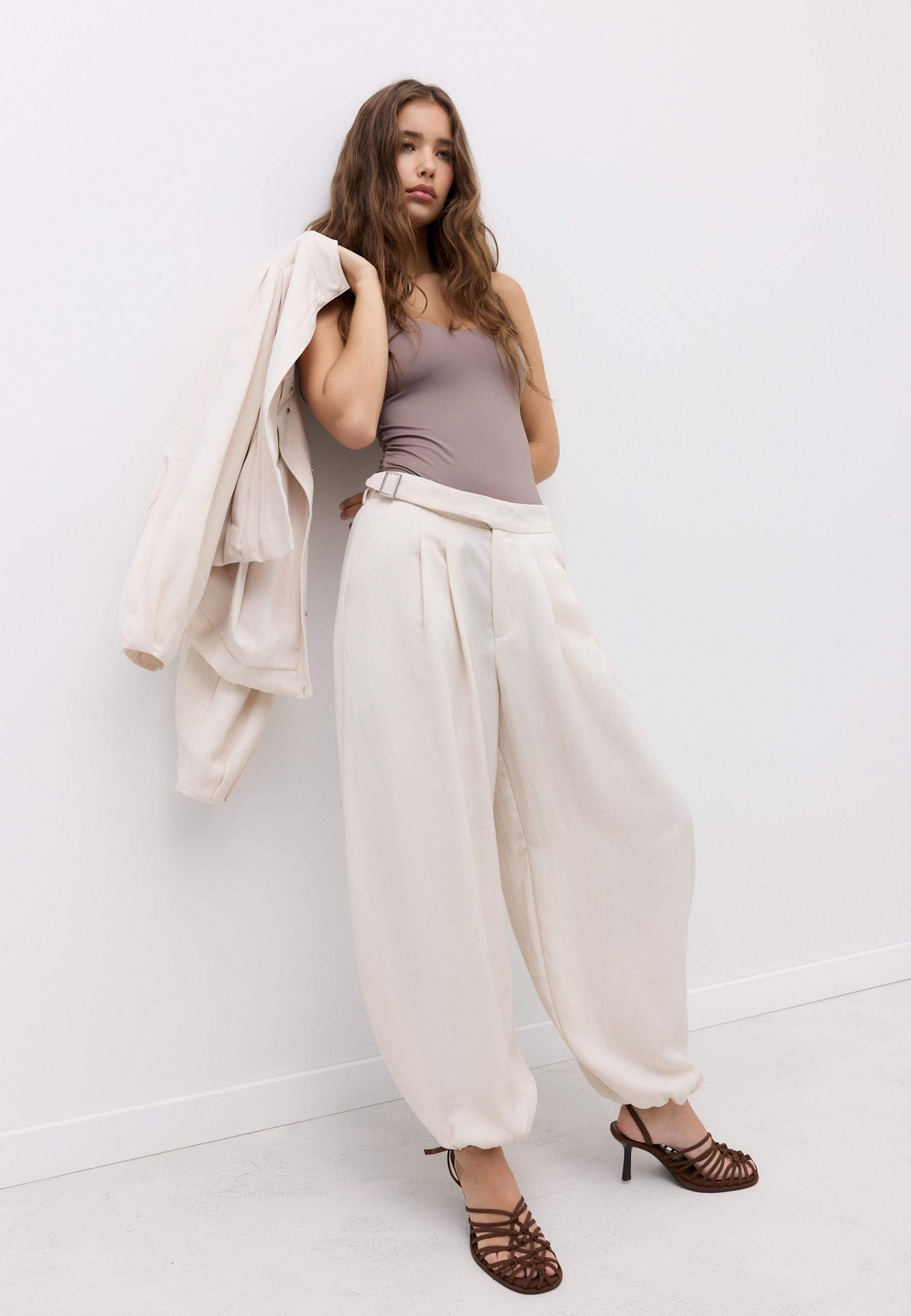 Balloon trousers with buckle — Ecru