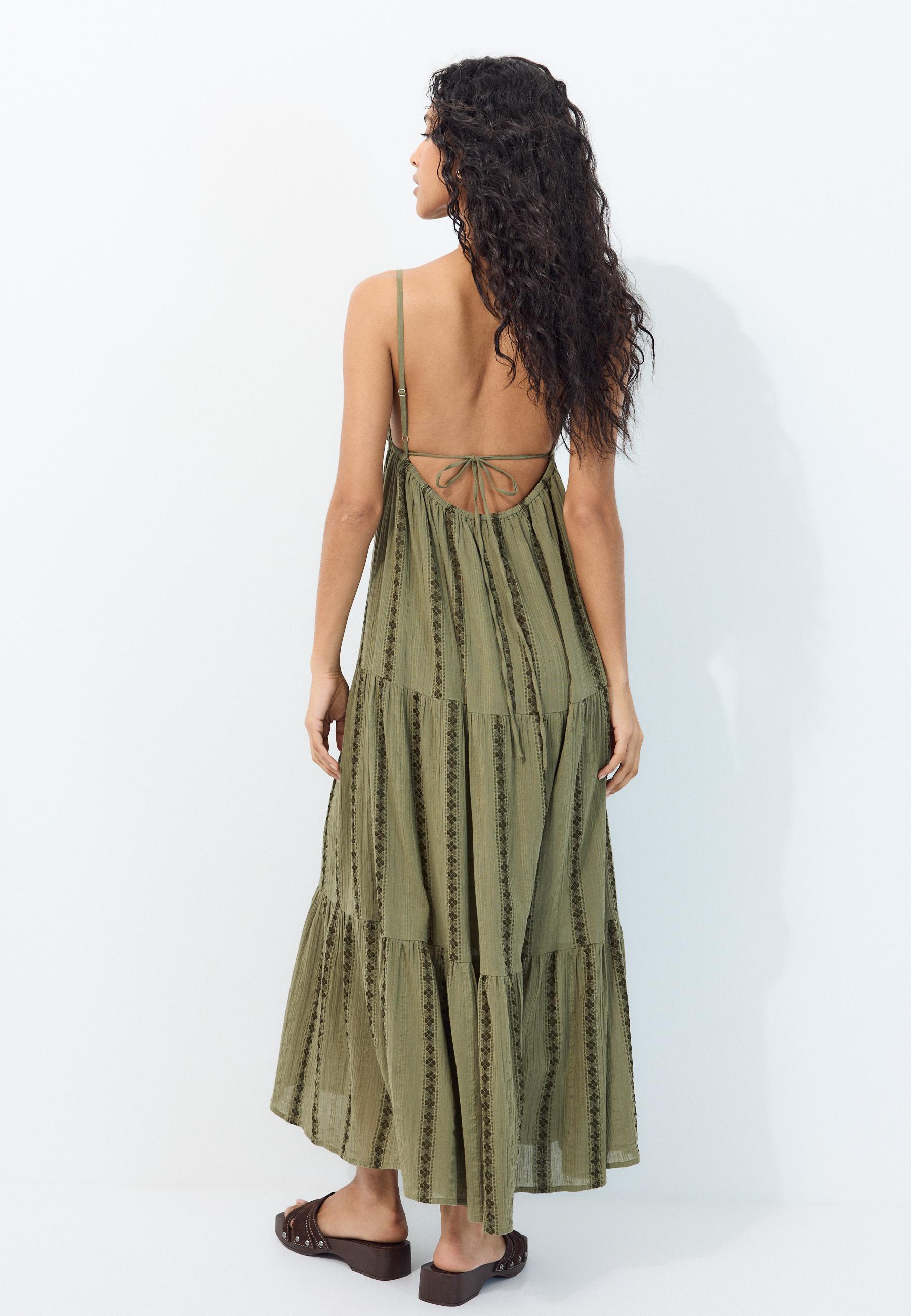 Long flowing dress with open back — Khaki