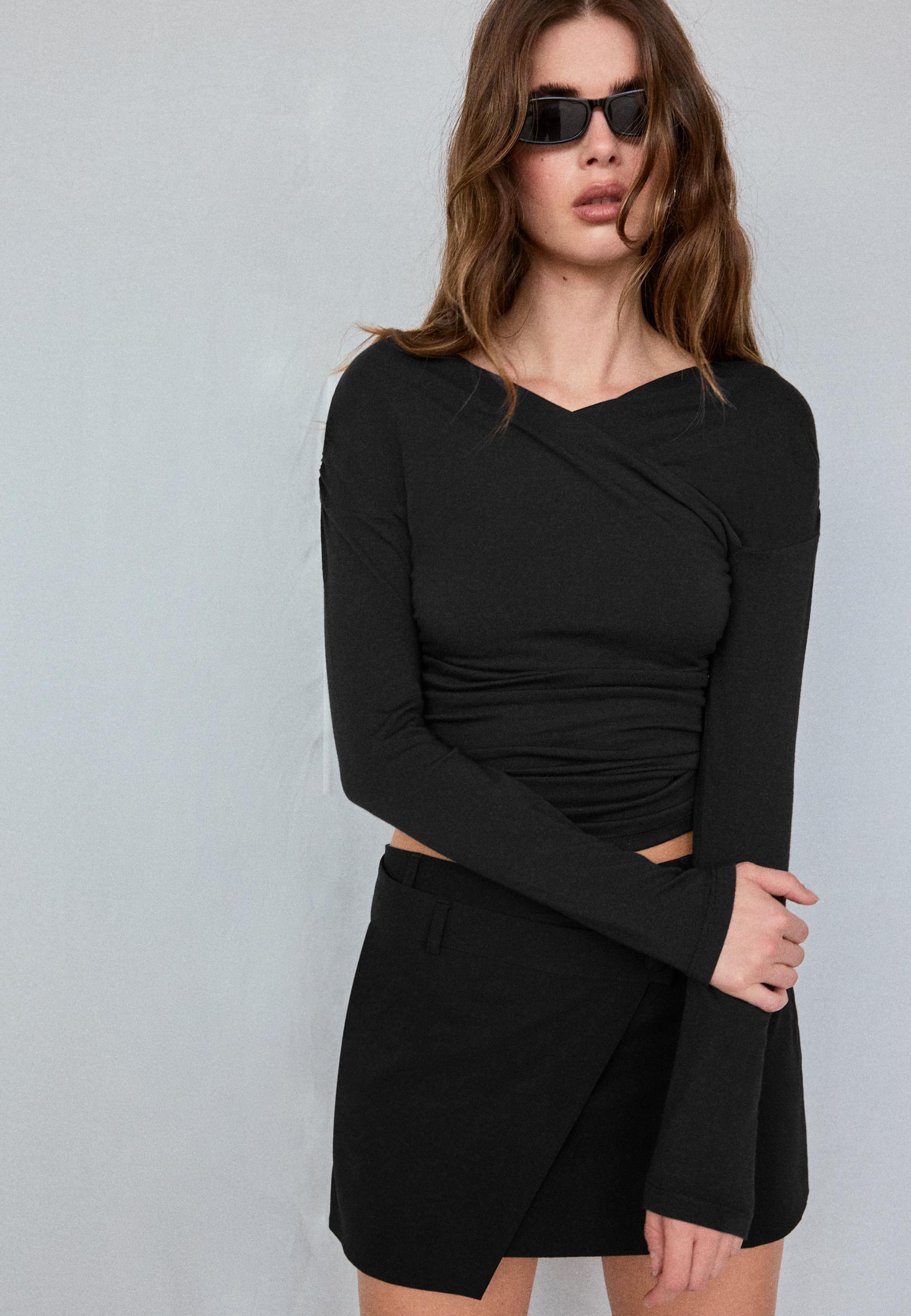 Stradivarius Μπλούζα Με Σταυρωτή Λαιμόκοψη Χαμόγελο Μαύρο M