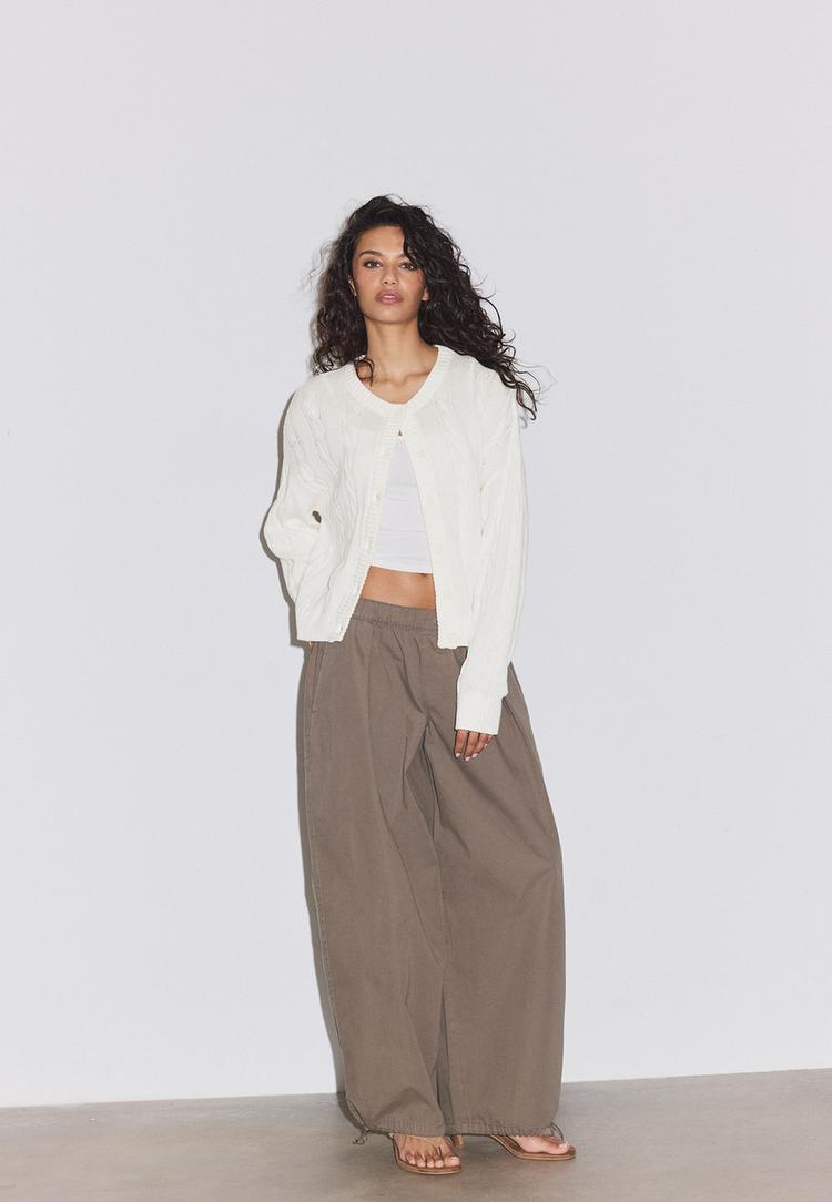 Stradivarius Cardigan Din Tricot Împletit Cu Nasturi Ecru M