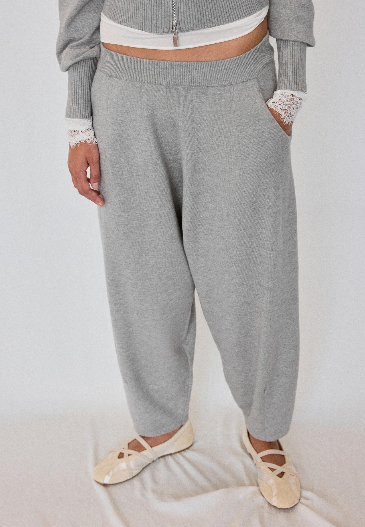 Barrel-fit knit trousers — Grey melange