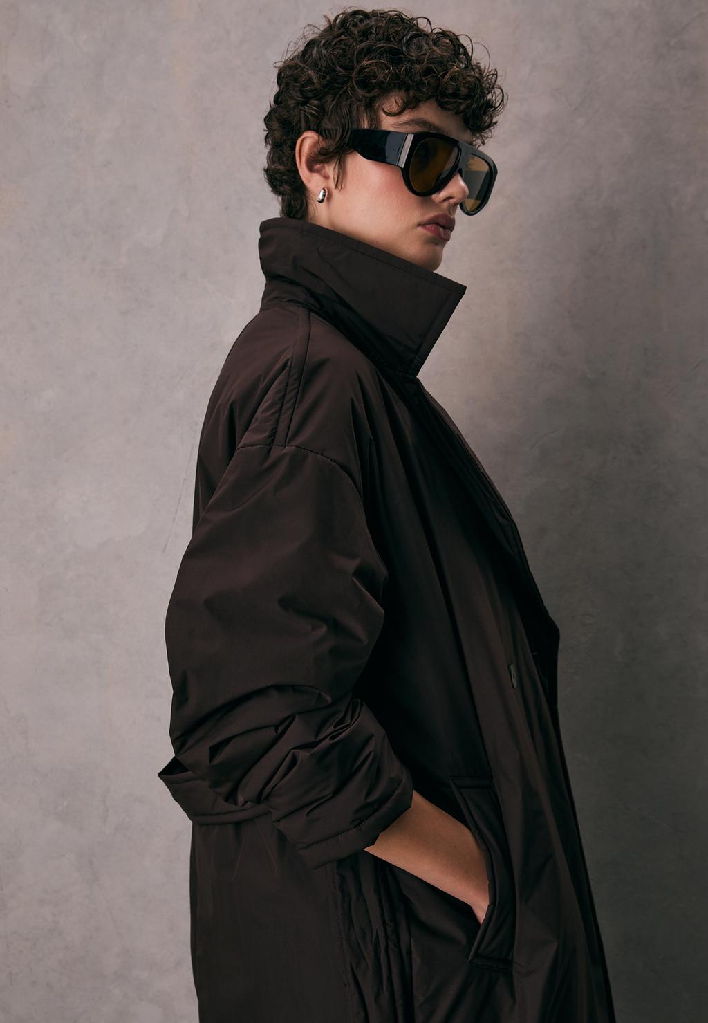 Abrigo trench largo acolchado