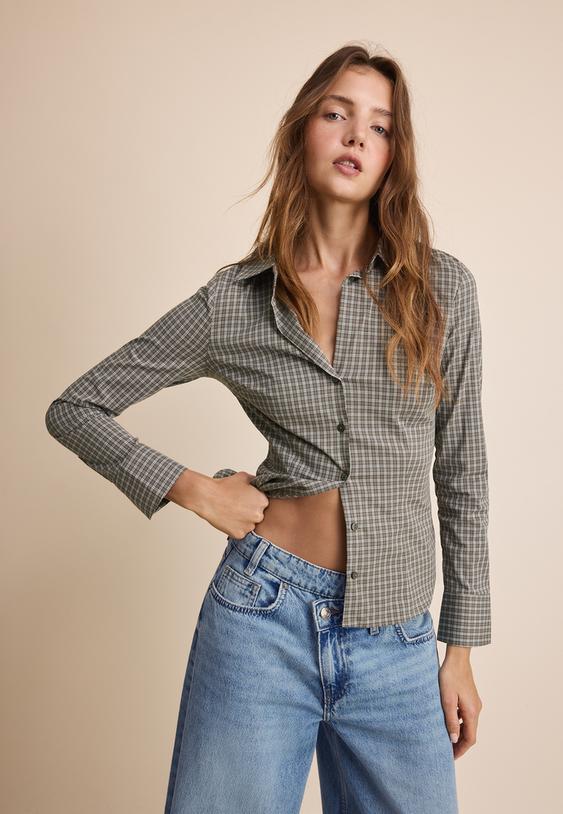 Stradivarius Basic Fitted Shirt Khaki S