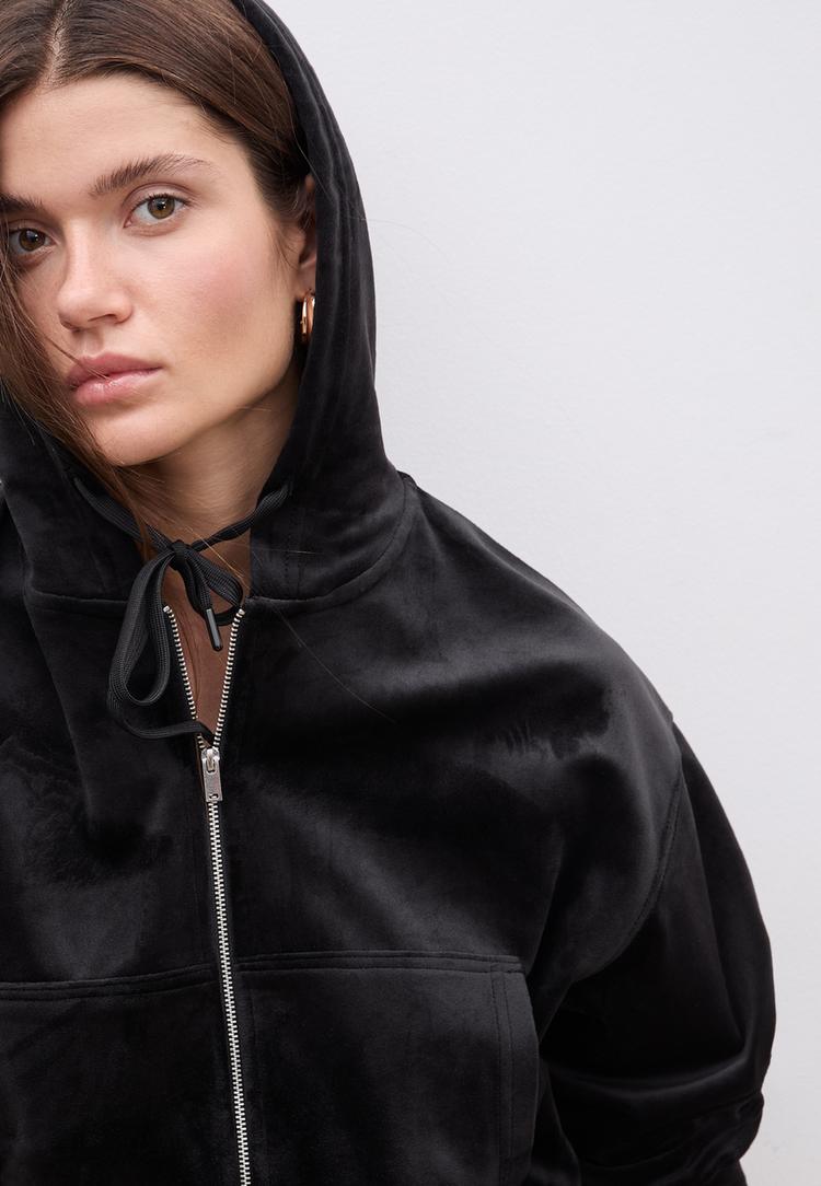 sweatshirt-mit-samt-reiverschluss