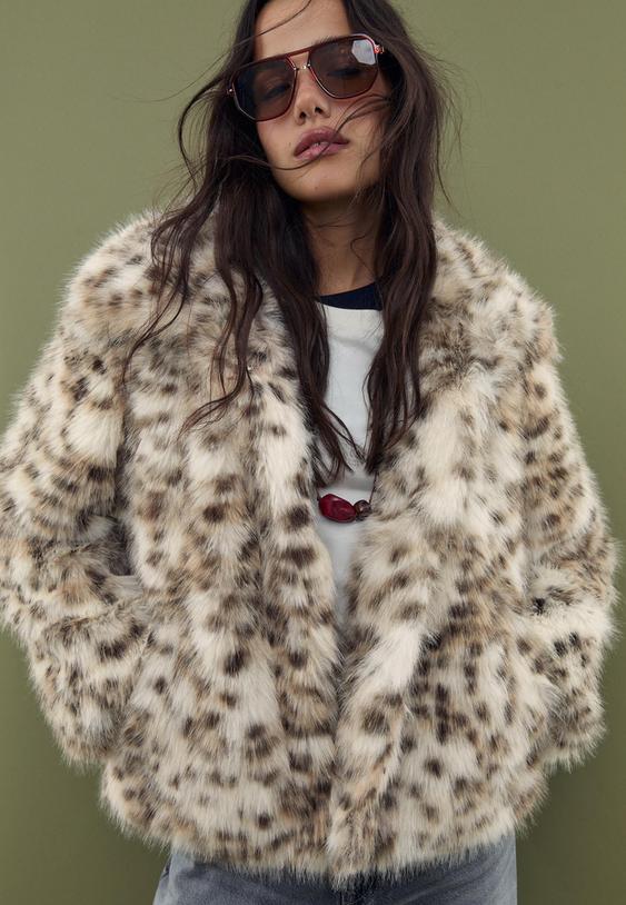 cazadora efecto pelo estampado leopardo