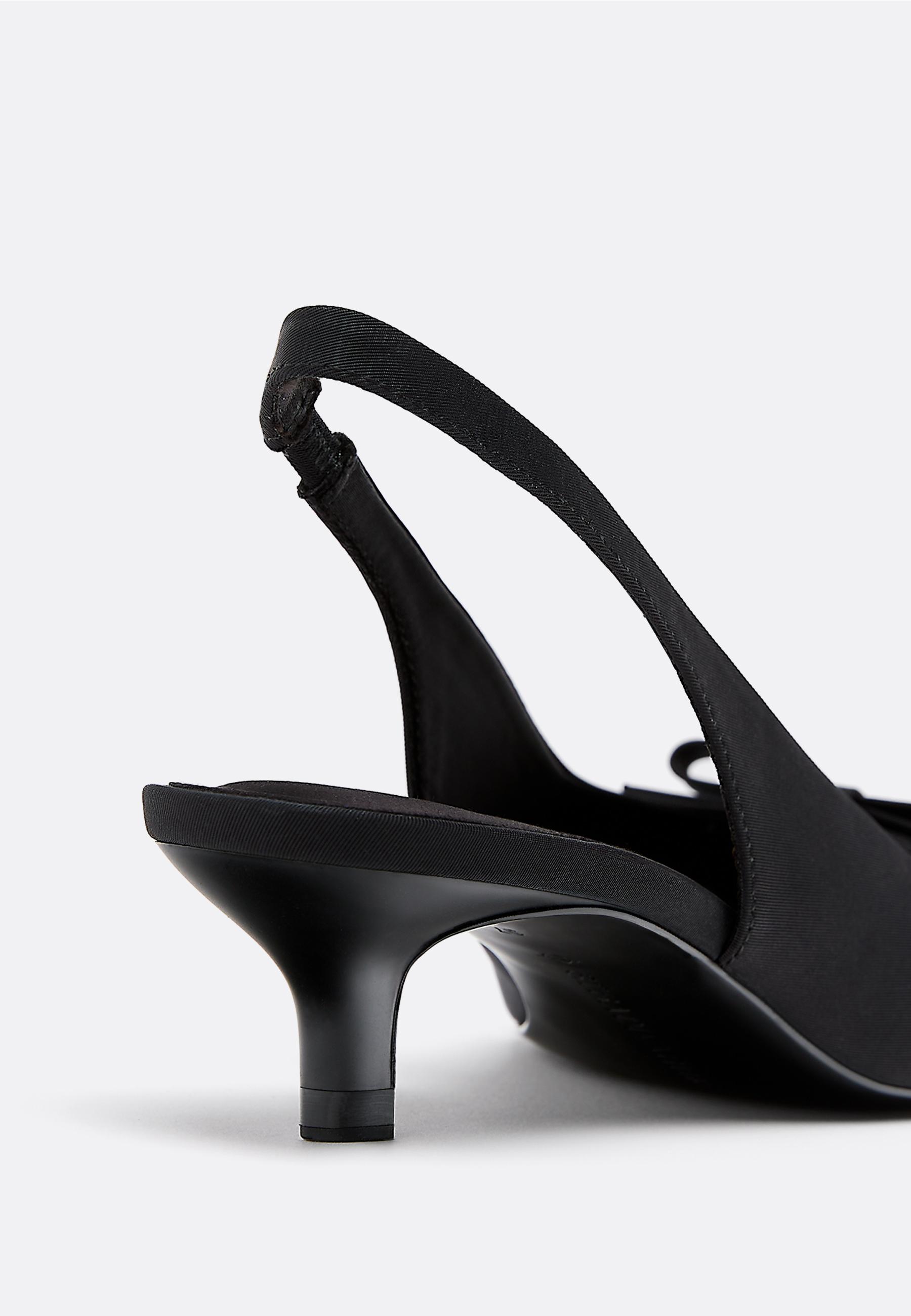Cut-out kitten heel shoes — BLACK