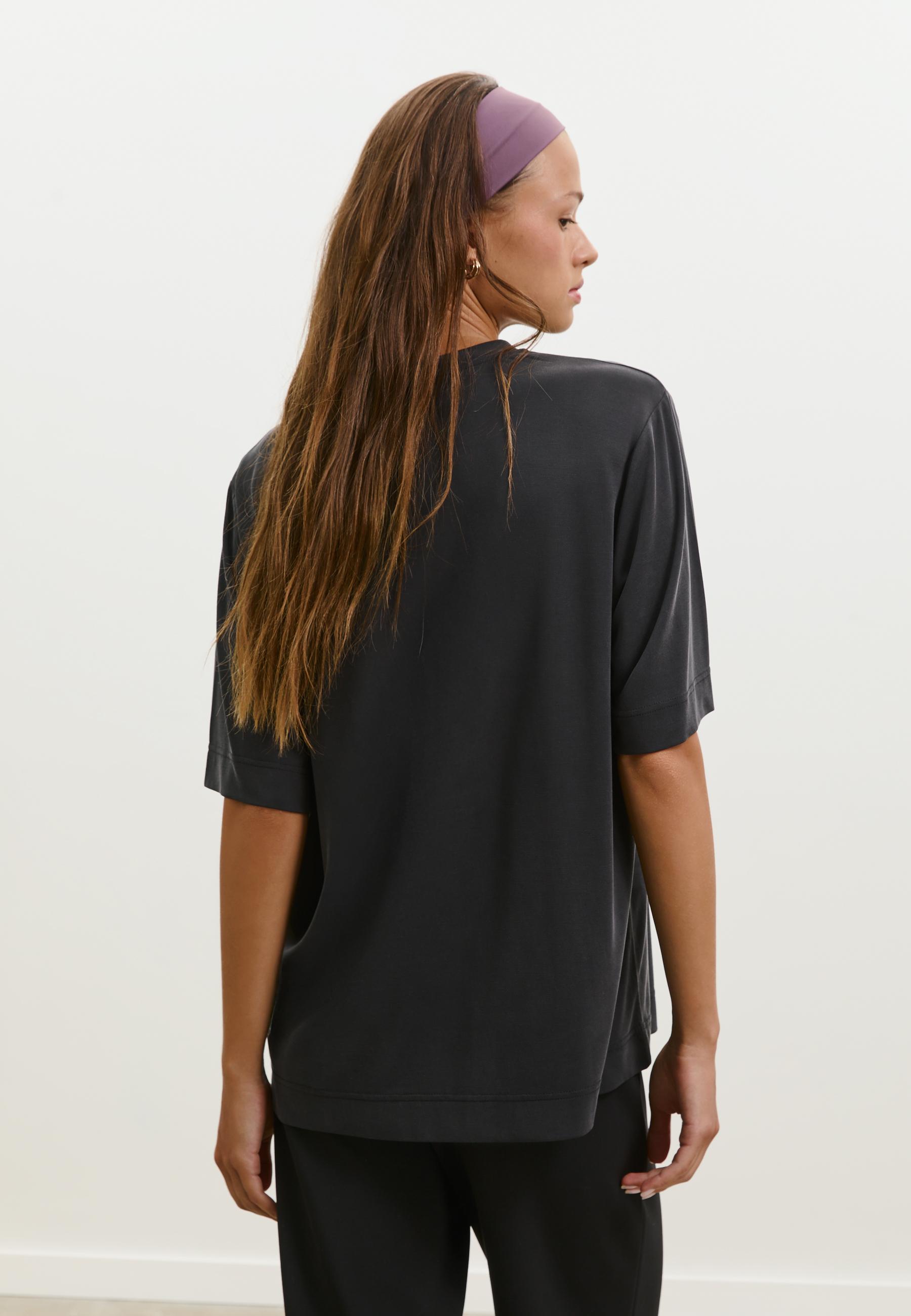 Soft-touch oversize turtleneck — Black
