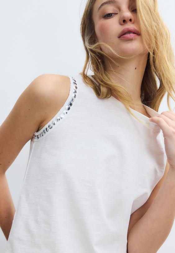 zımba islemeli kolsuz tshirt