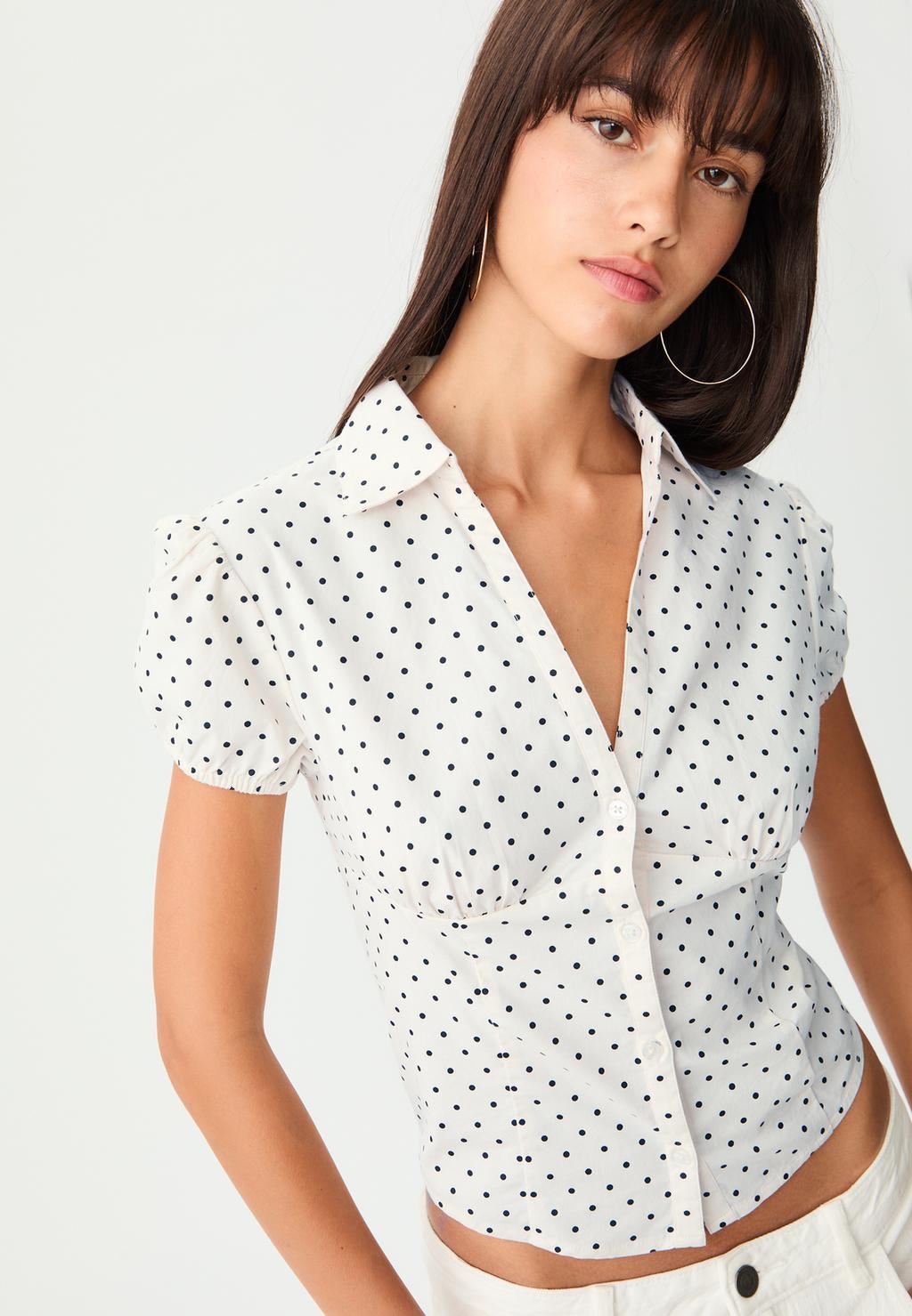 Chemise ajustée manches courtes à pois