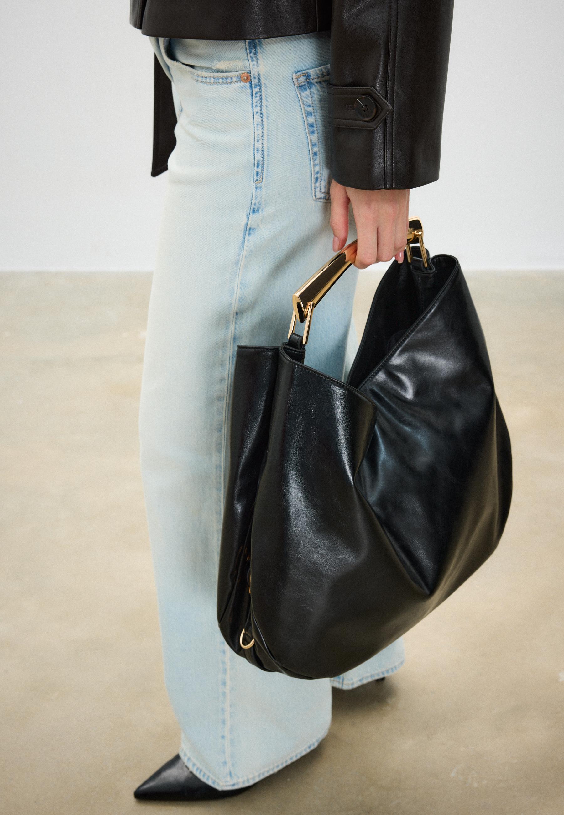 Bag with metal handle — Black