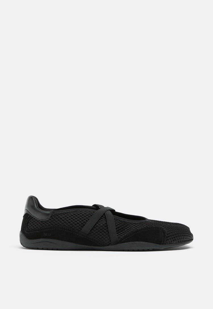 s032 sneaker met gespleten neus