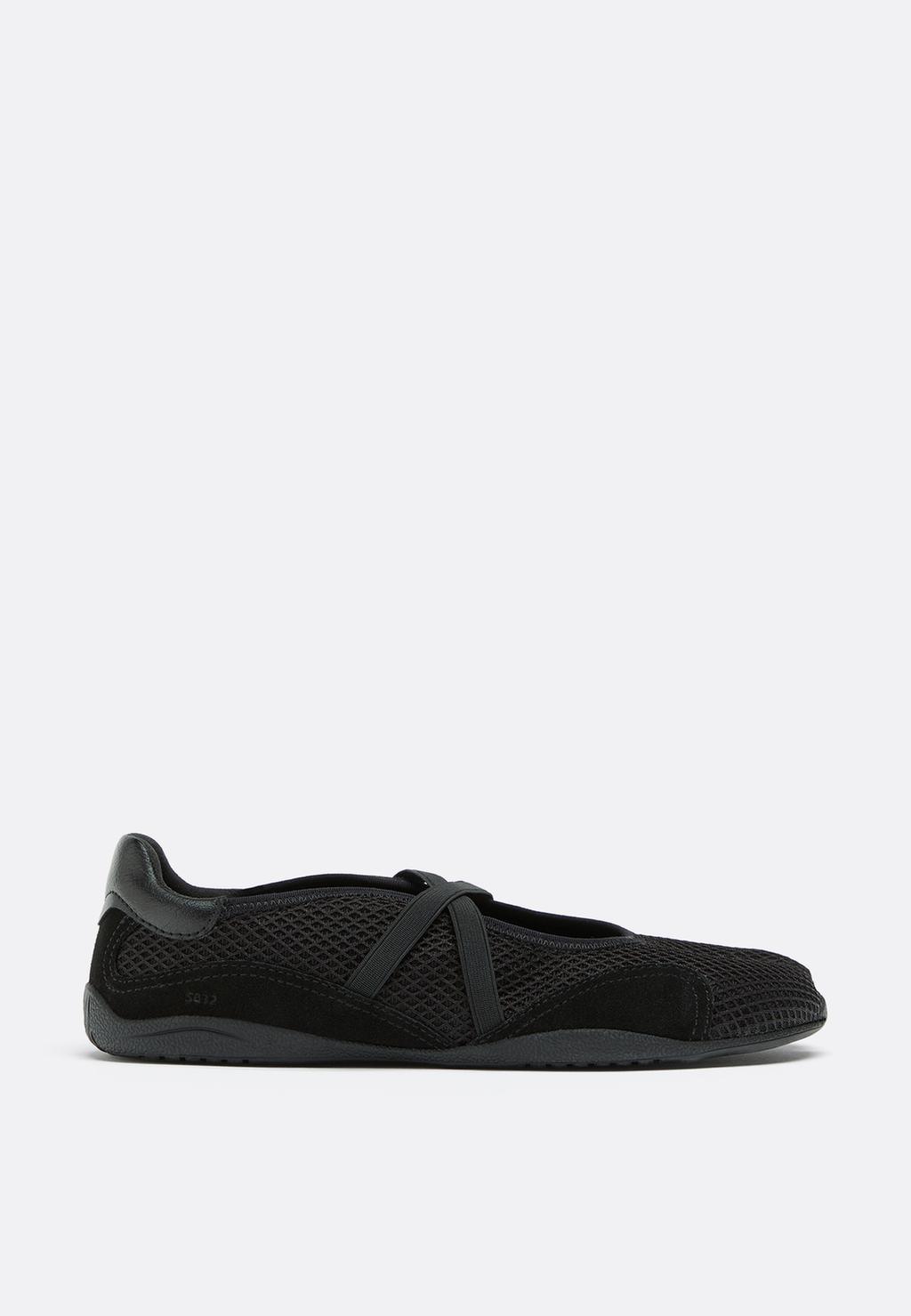 S032 Sneakerinas Med Delad Tåhätta