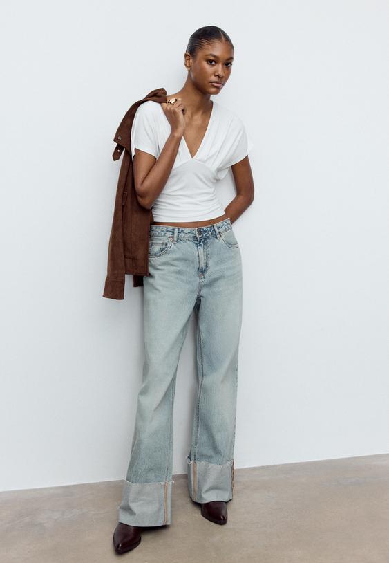 camiseta frunce escote pico