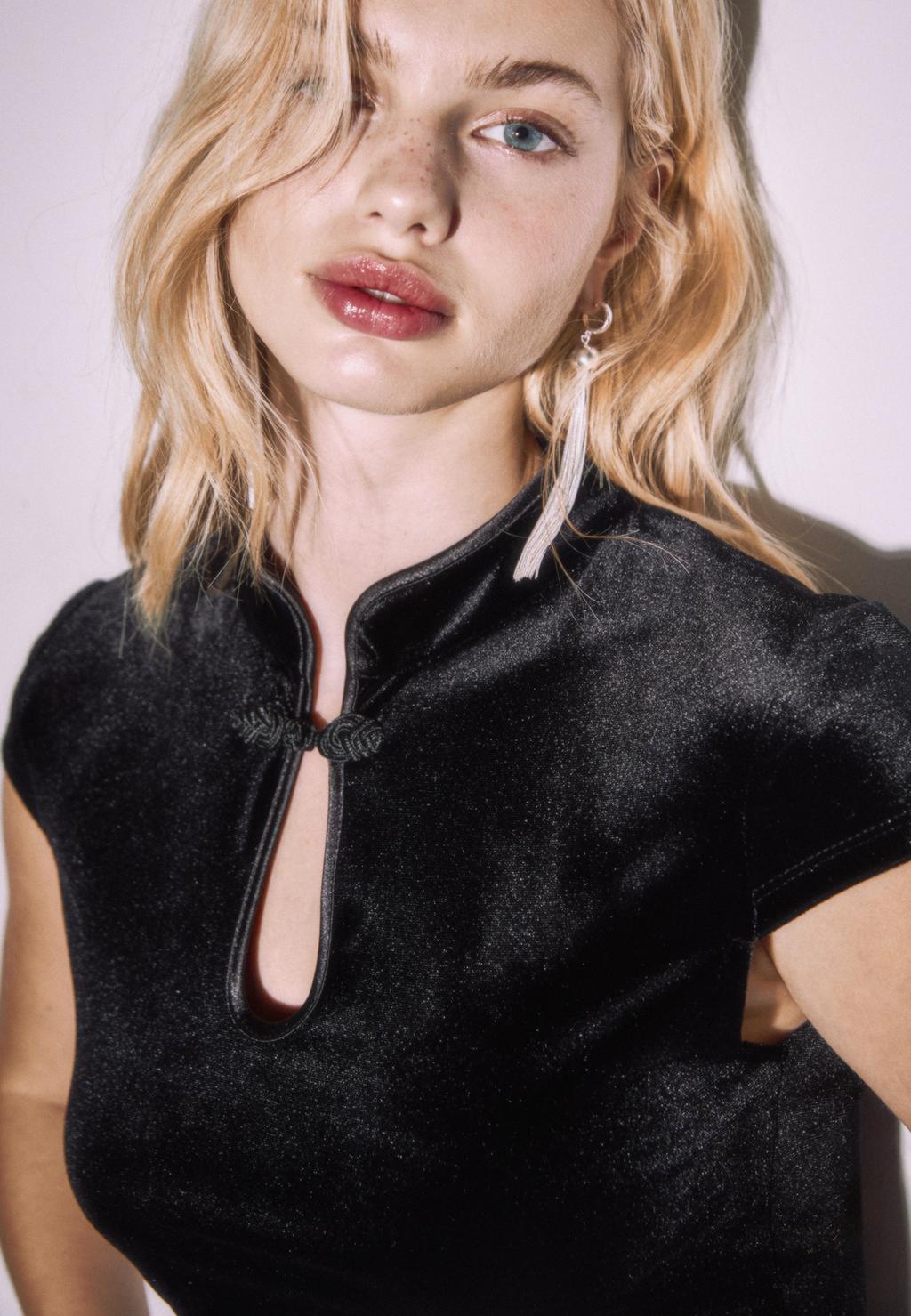 Samettinen Qipao-kauluksinen t-paita