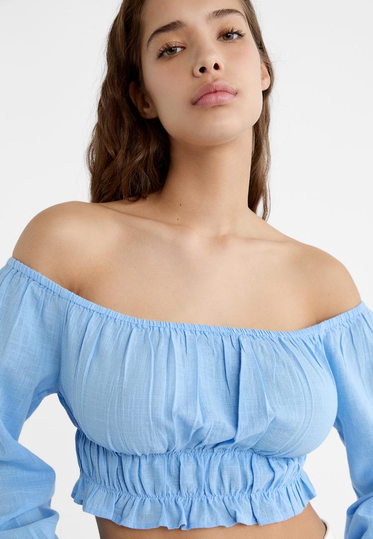 blusa com elasticos e ombros descobertos