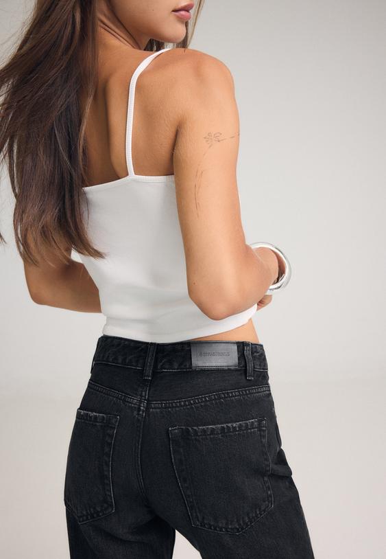 slim fit jeans in recht model
