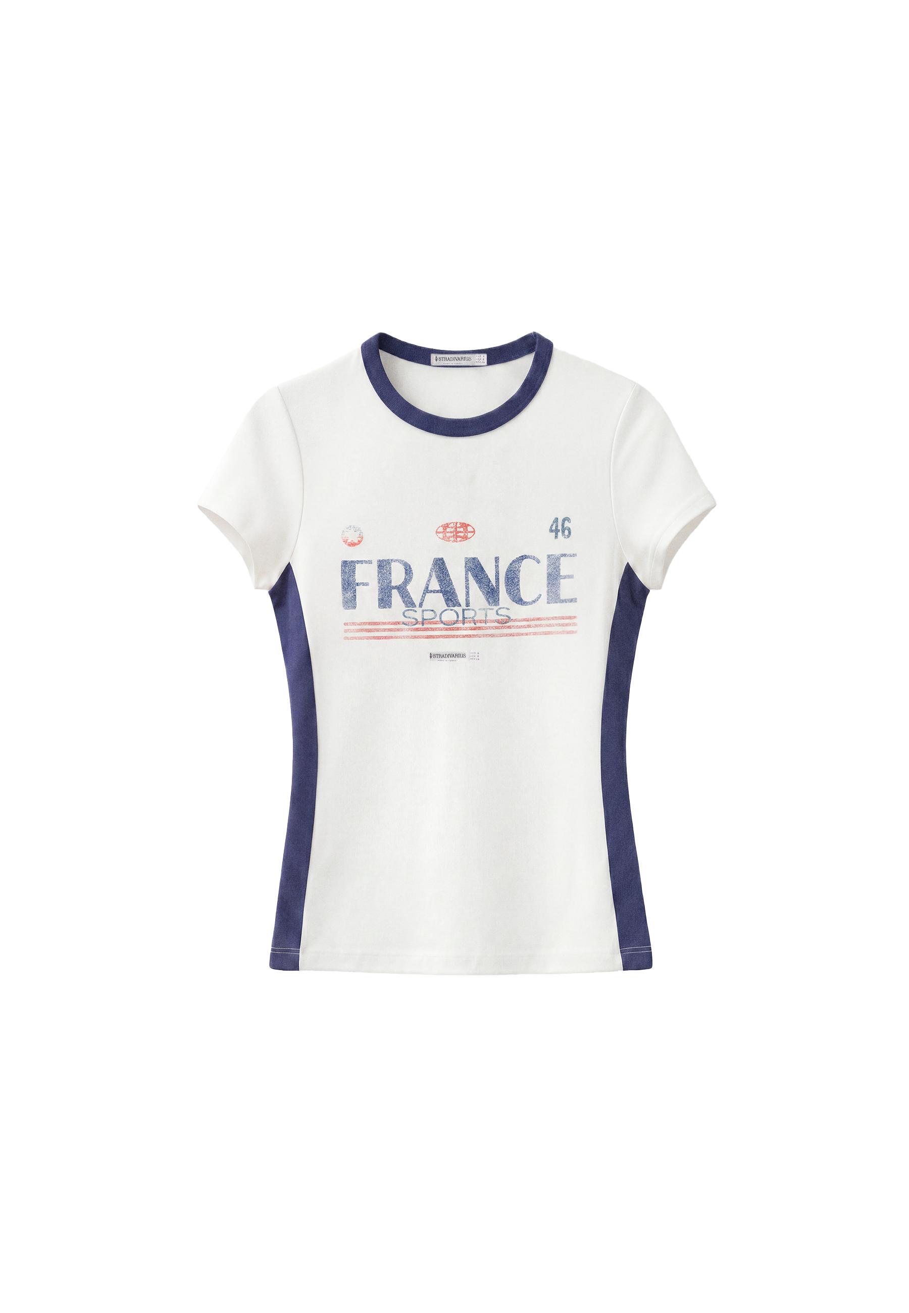 Kontrast yakalı dünya t-shirt - Görsel 11