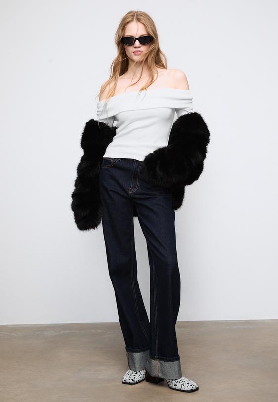 stricktop-mit-carmenausschnitt