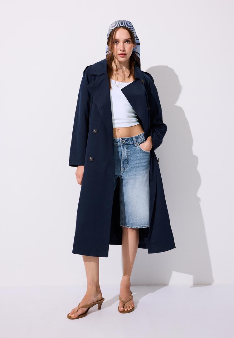 langer-flieender-trenchcoat