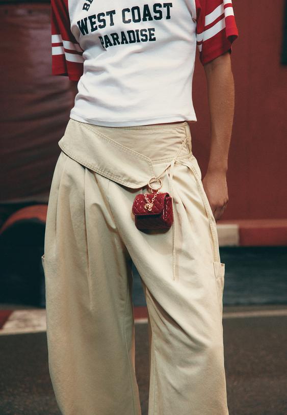pantalon volumen cargo detalle cintura