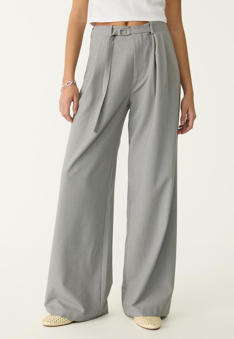 pantalon vestir ancho detalle hebilla