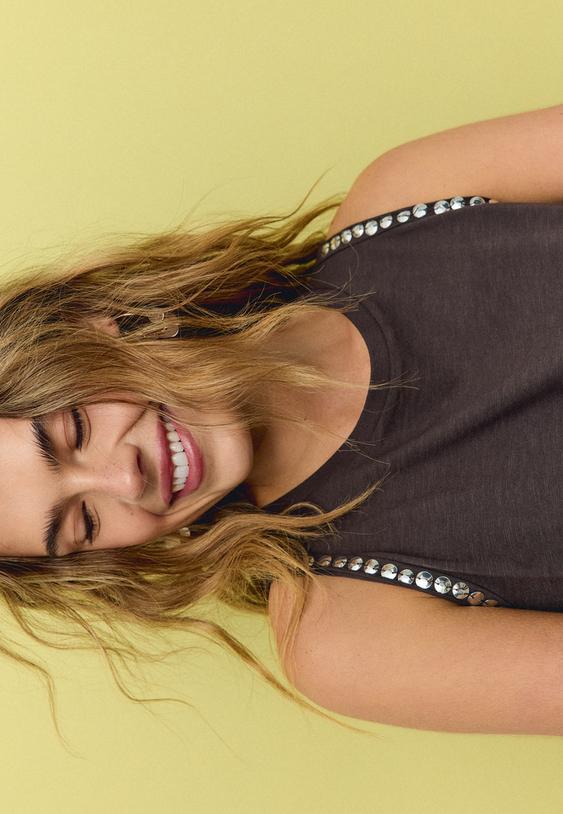 Top Bez Rukava S Vezom I Zakovicama