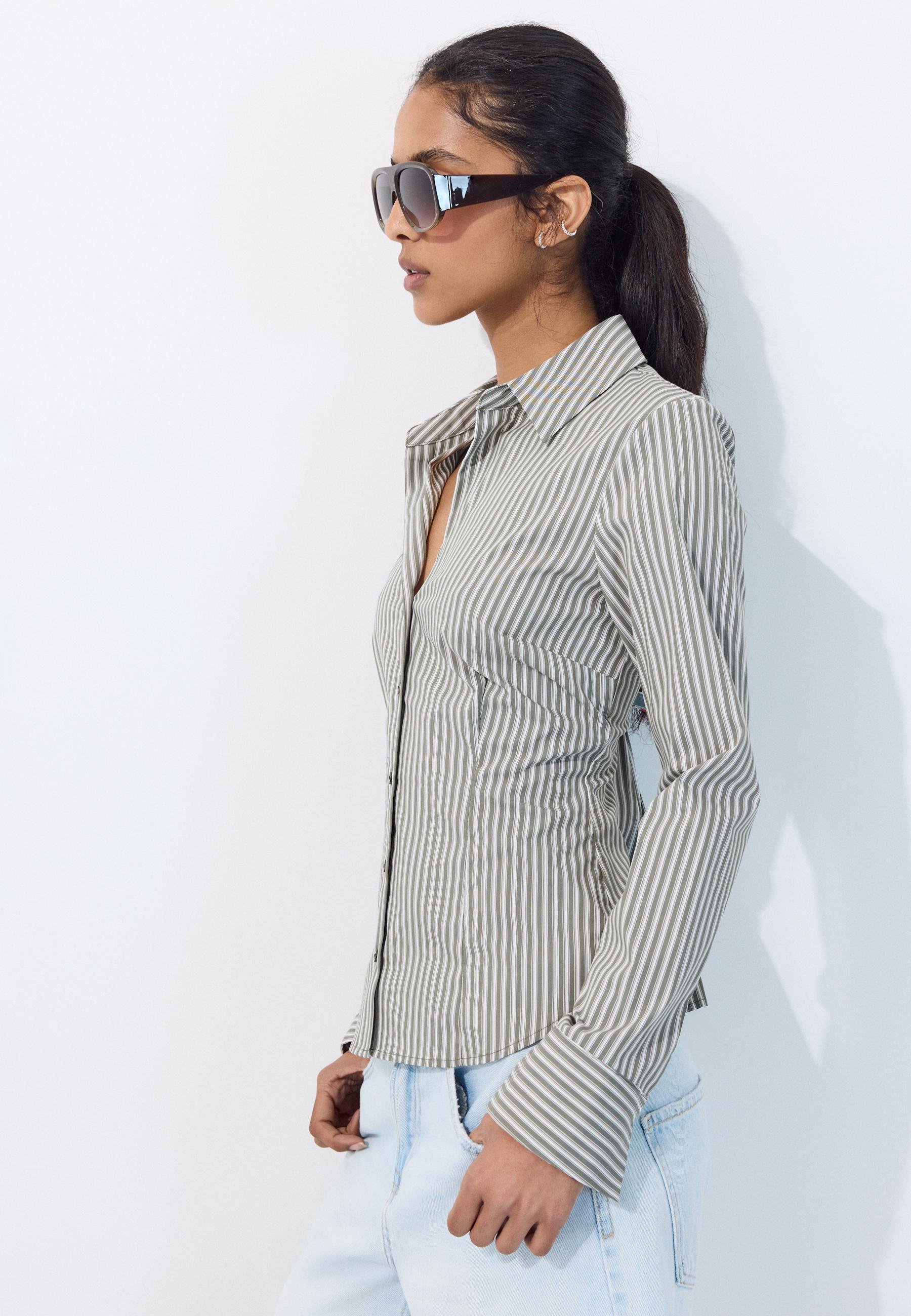 Fitted basic shirt — Khaki