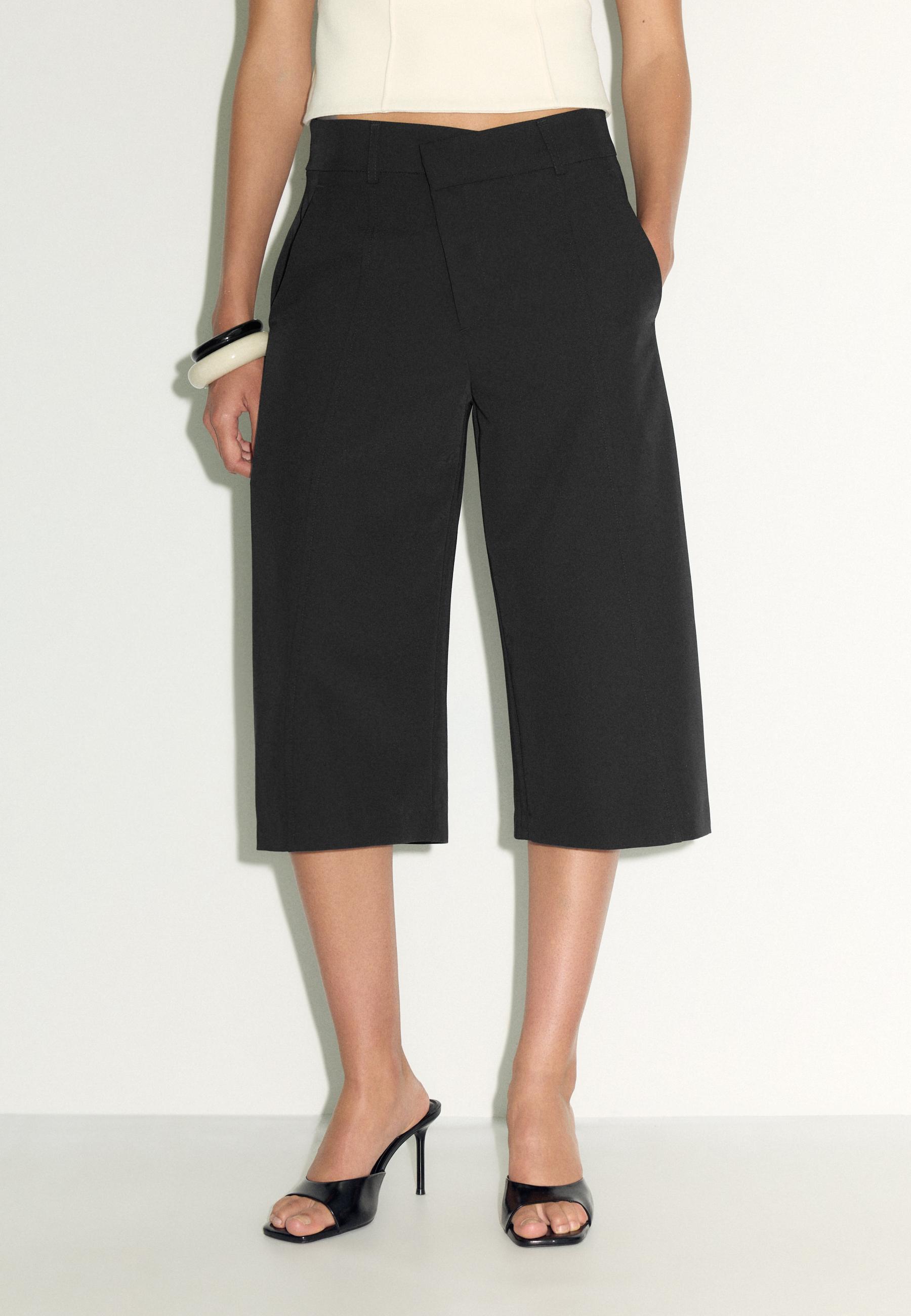 Crossover waist smart Bermuda shorts