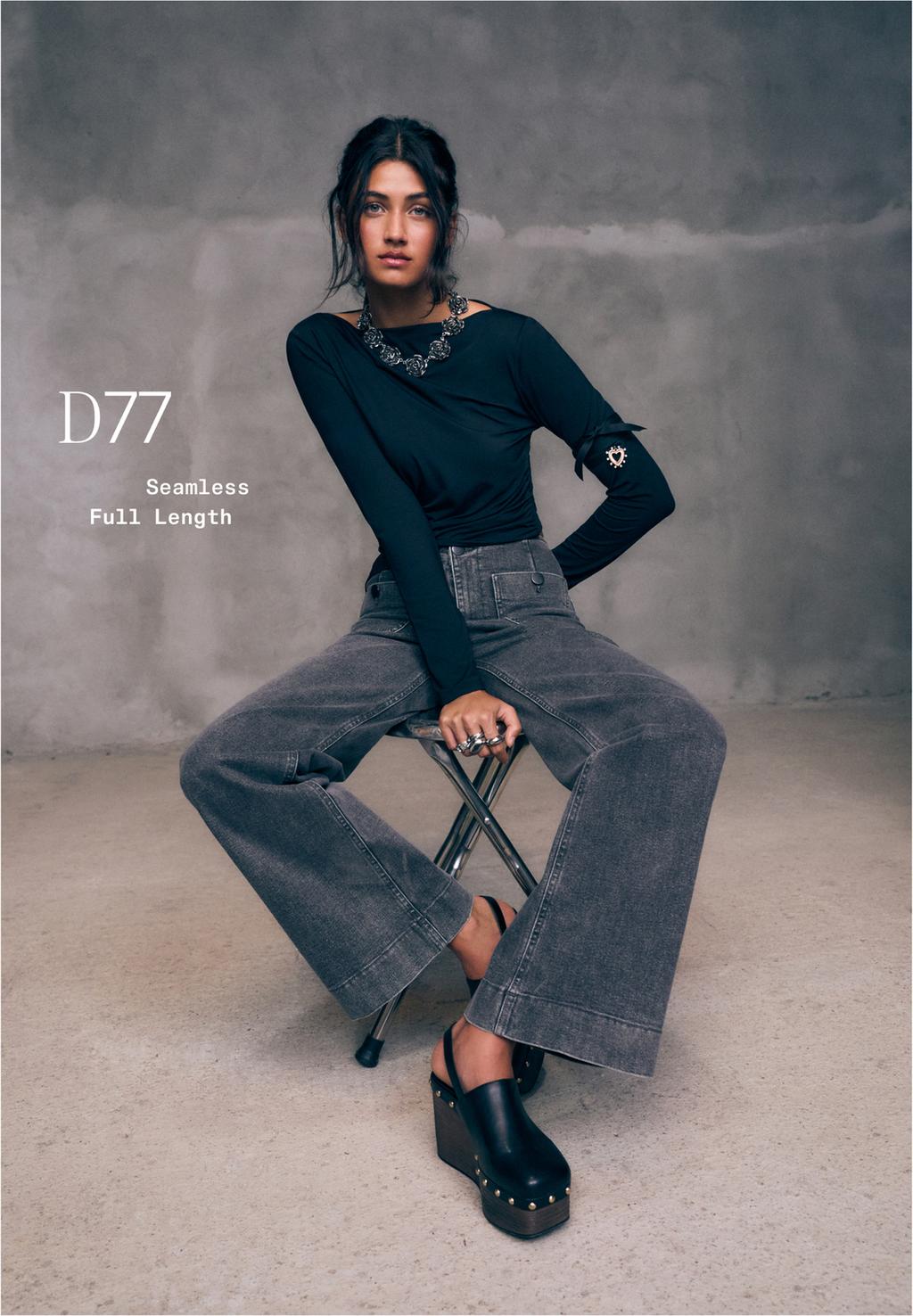 D77 Minimalist jeans with pockets