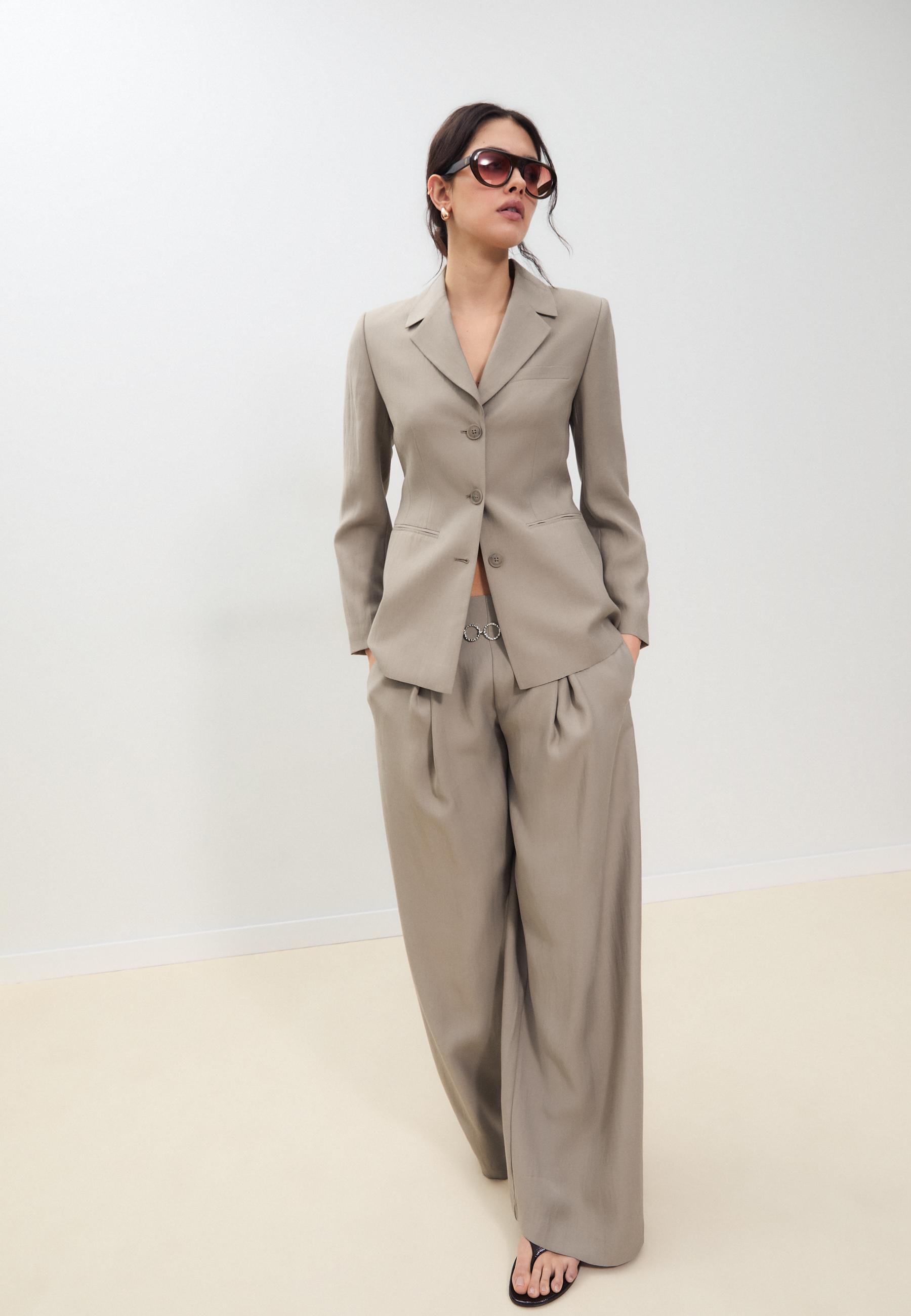 Fitted 3-button blazer — Brown