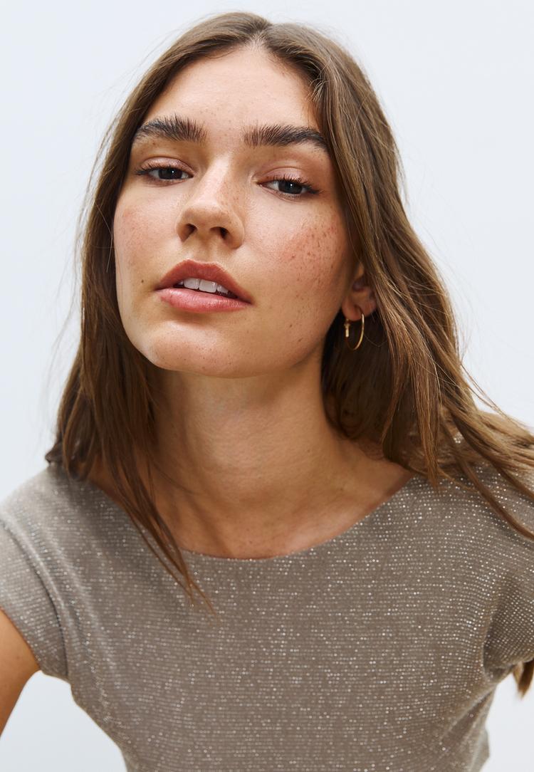 t shirt met open rug en glitter