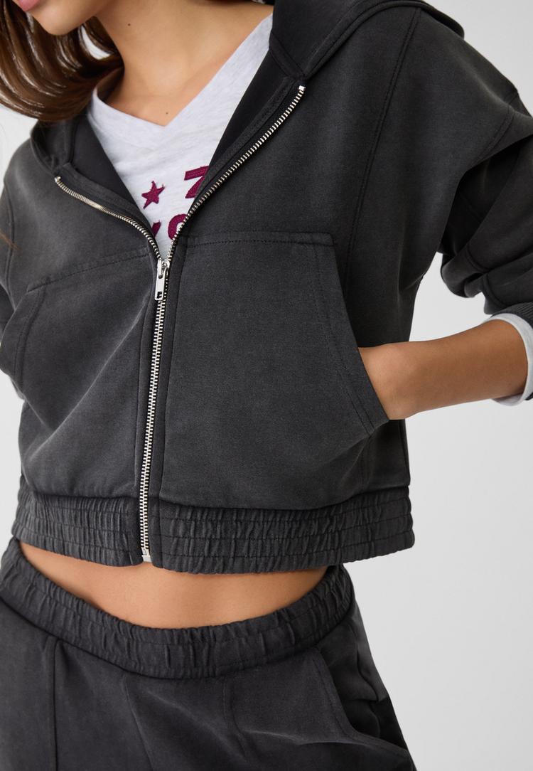 sudadera capucha bolsillos