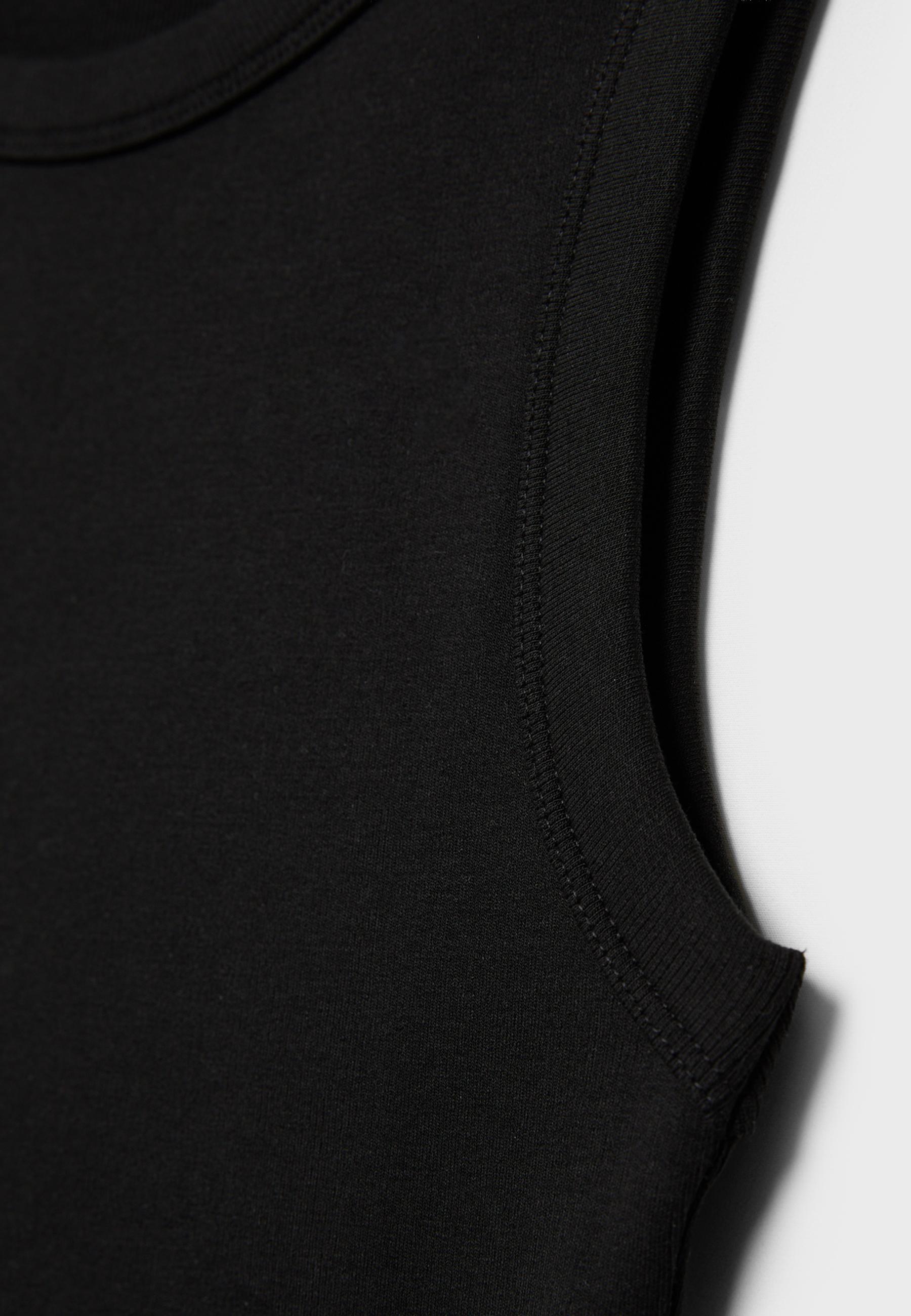 B04 Basic fitted sleeveless top — Black
