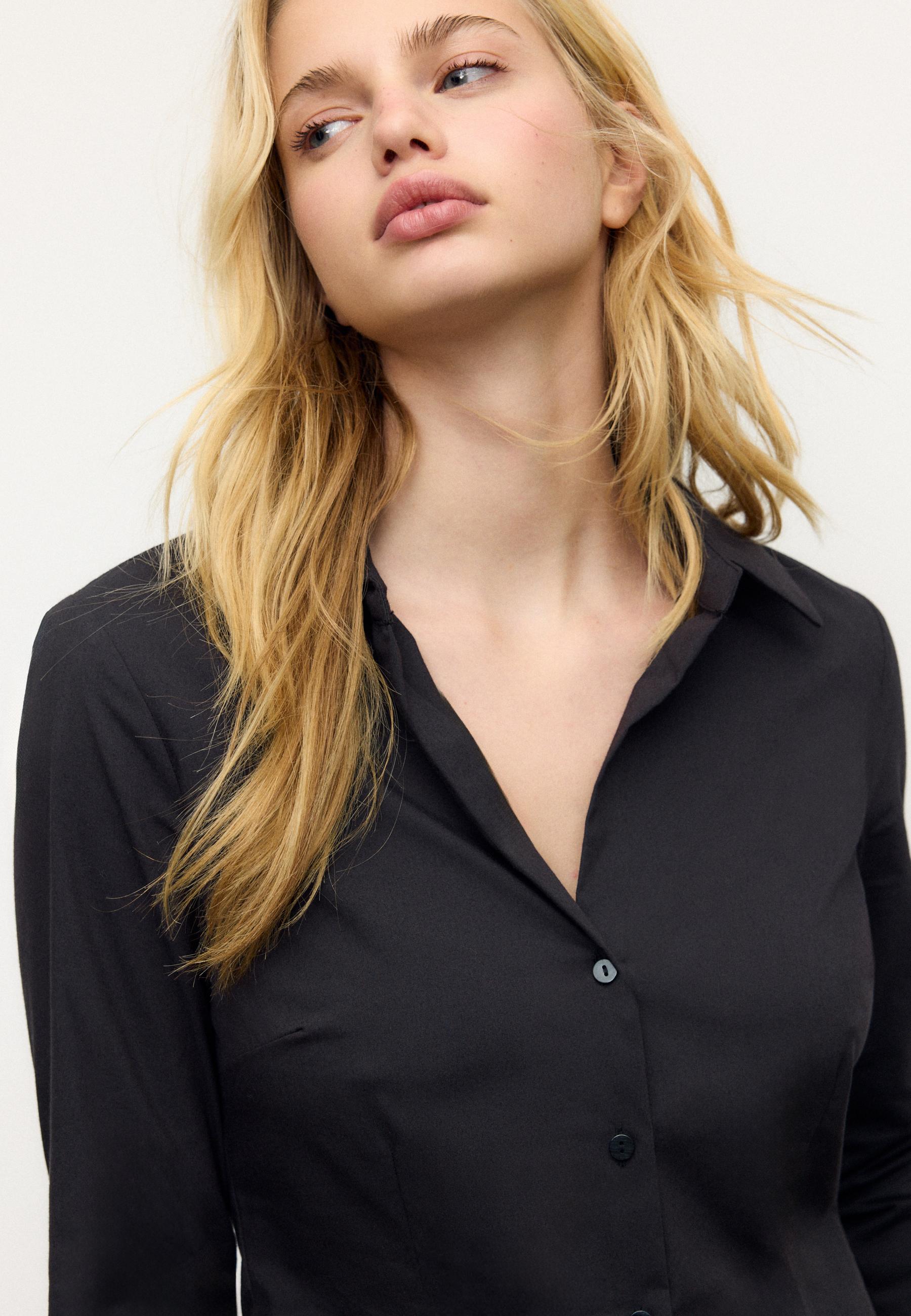 Fitted Basic Shirt — Black