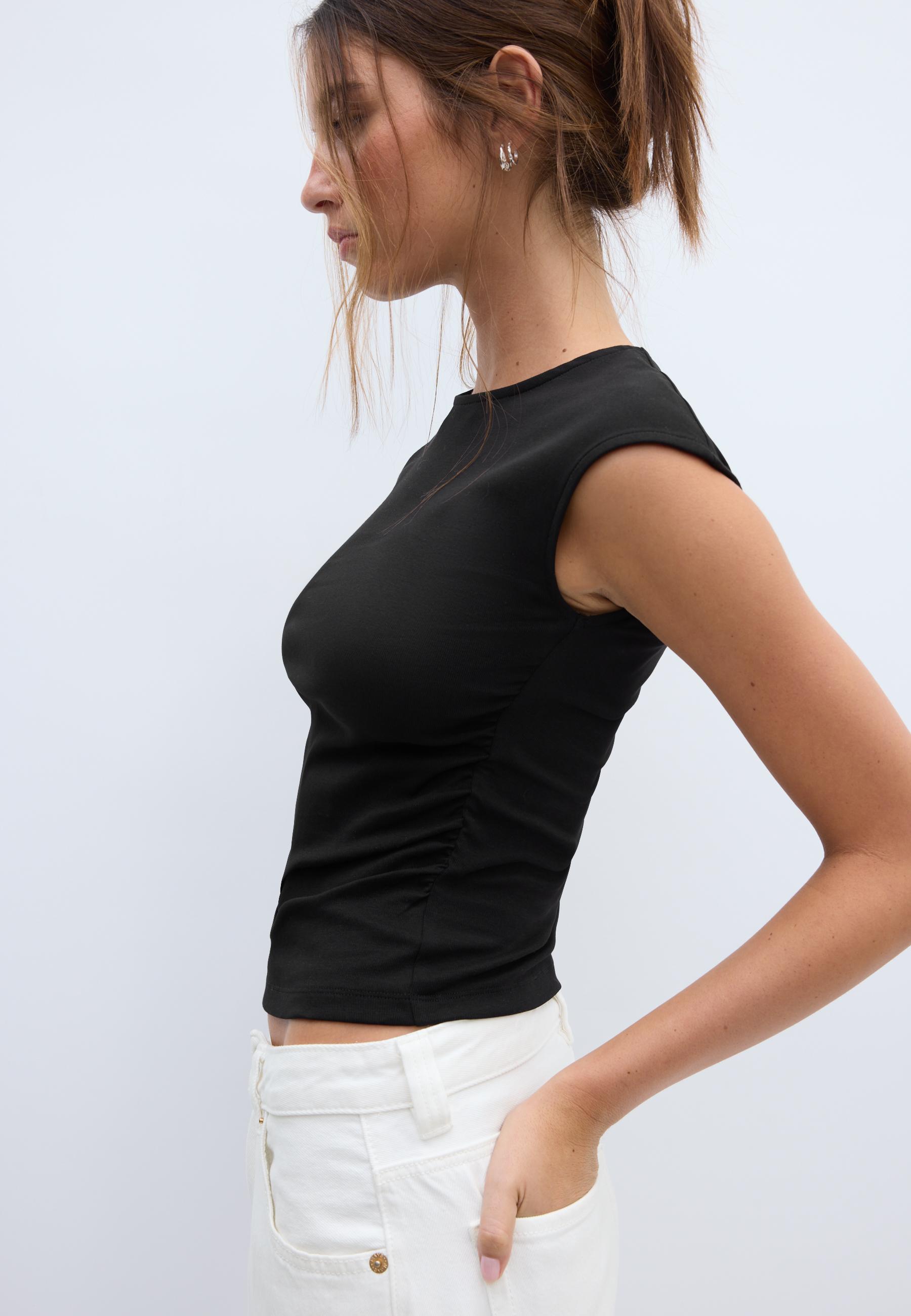 Basic Ruched Fitted T-Shirt — Black