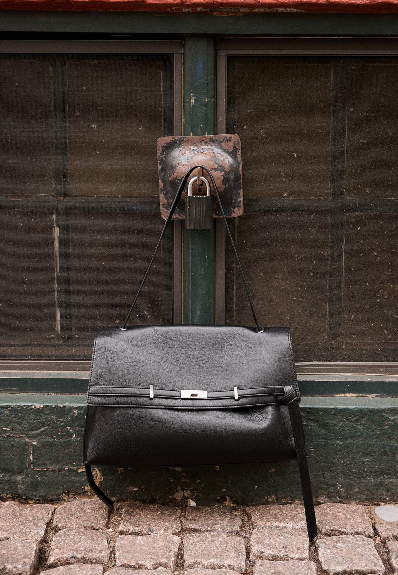 Maxi belt bag — Black