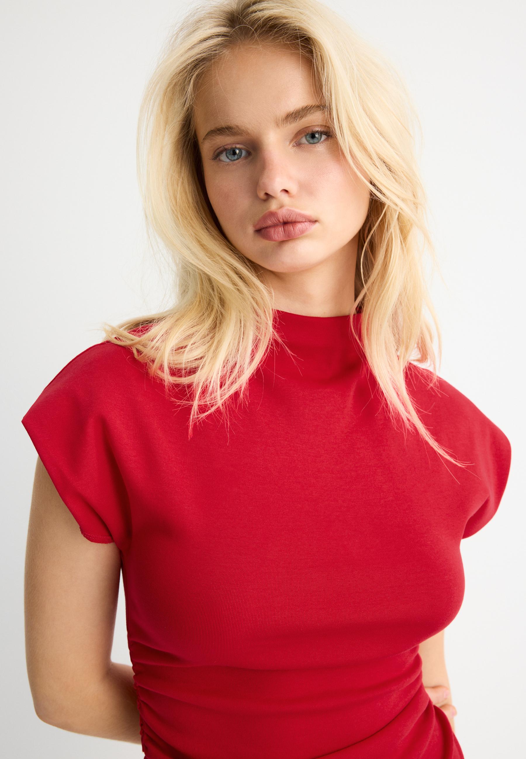 Fitted Short Dress with Ruched Detail — Red