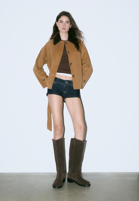 kurzer-gewachster-trenchcoat-mit-gurtel