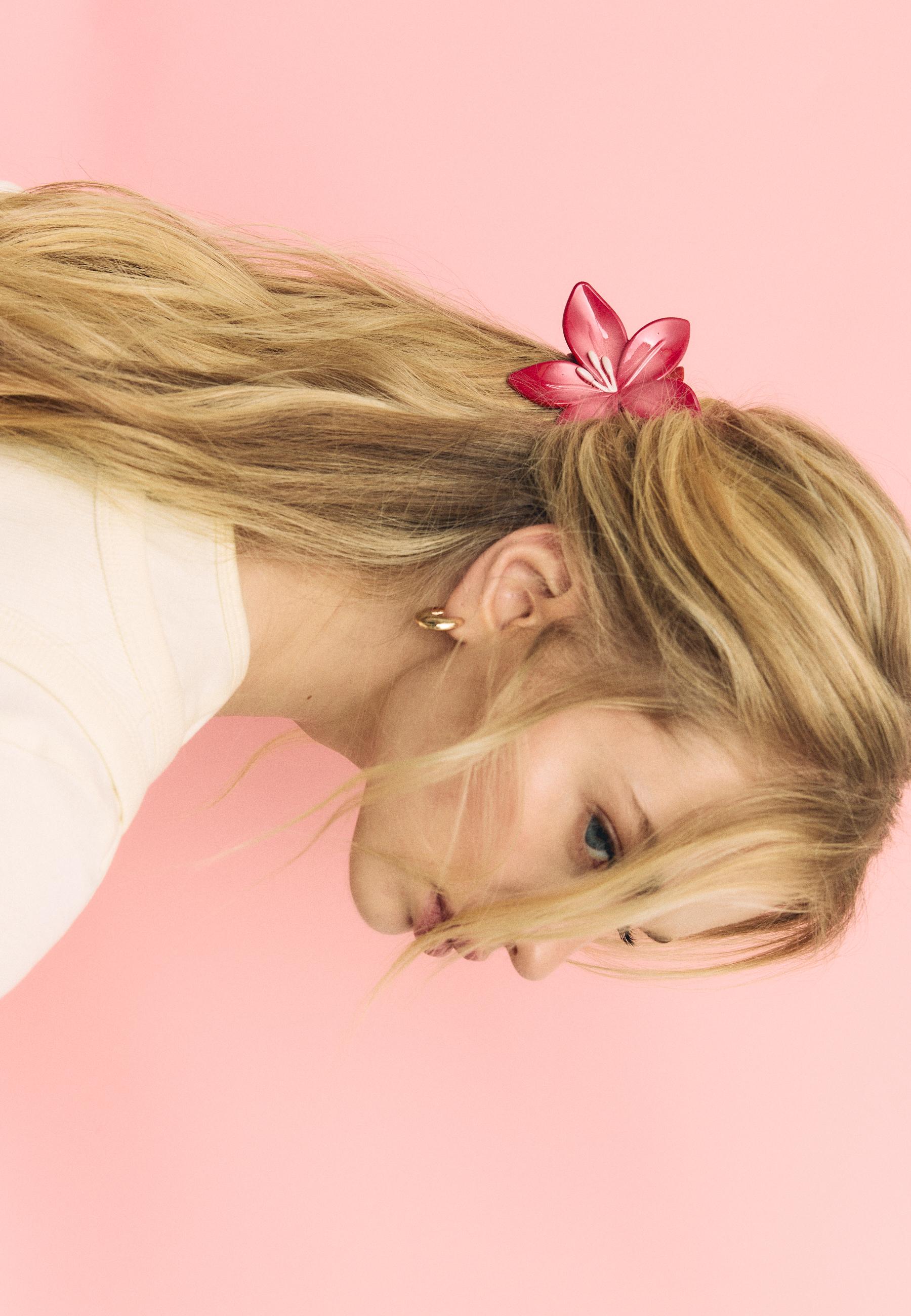 Flower clip — Red