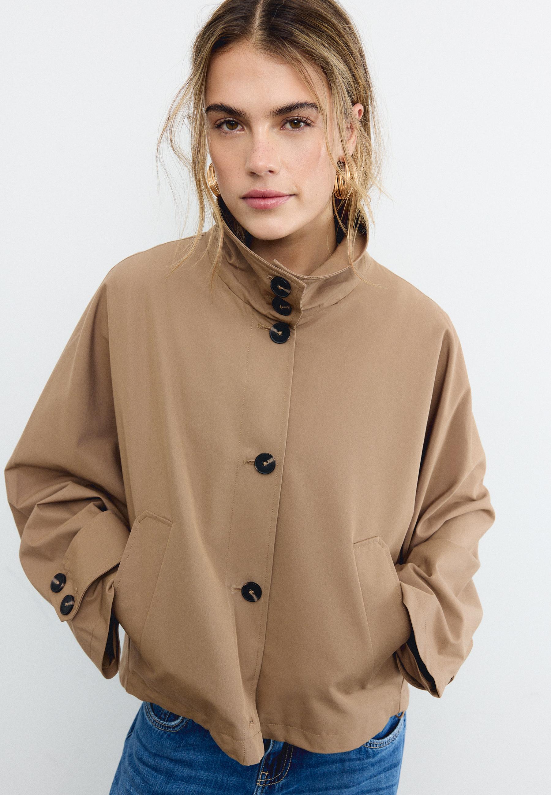 Stradivarius Kapüşonlu kısa oversize trençkot